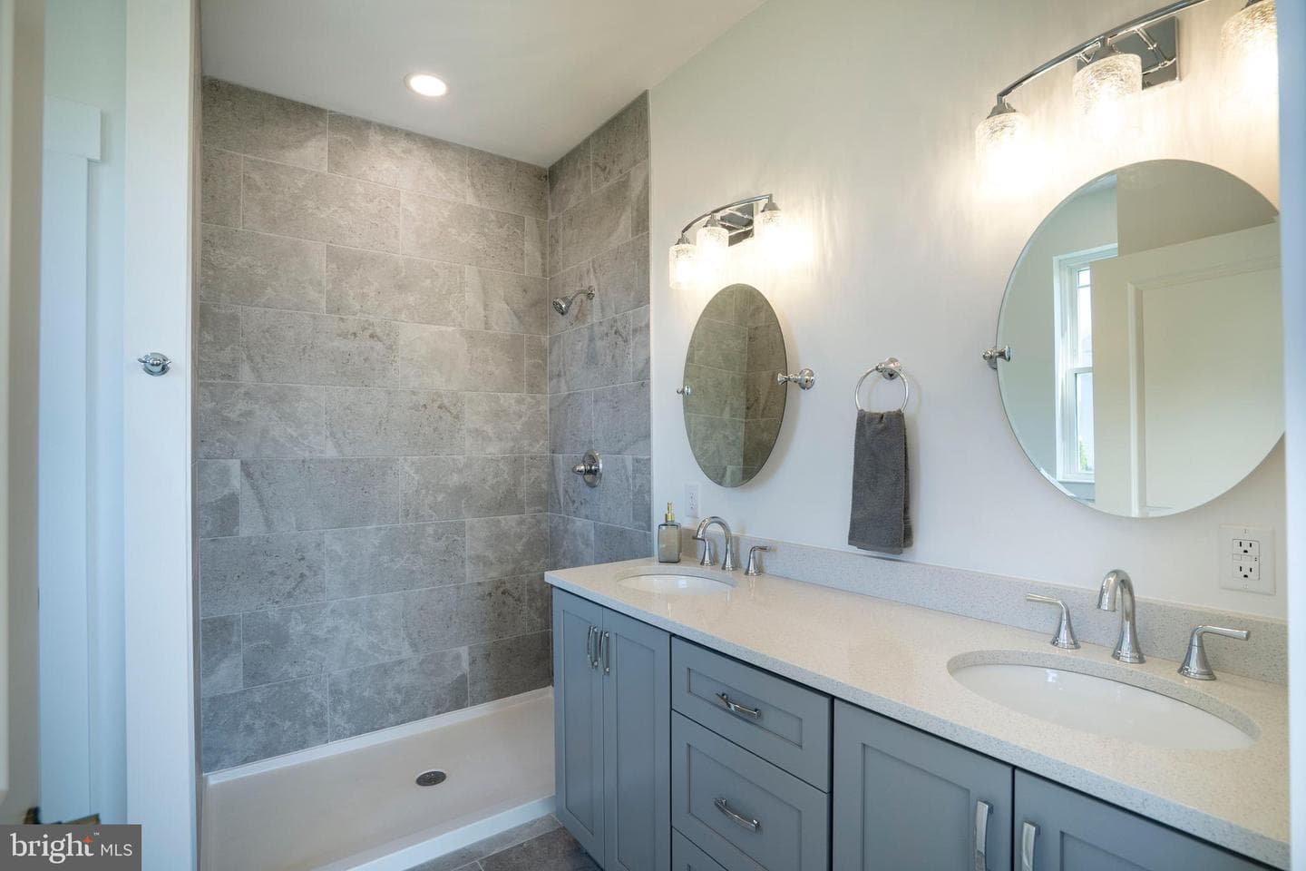 178 Apple View Drive photo 5