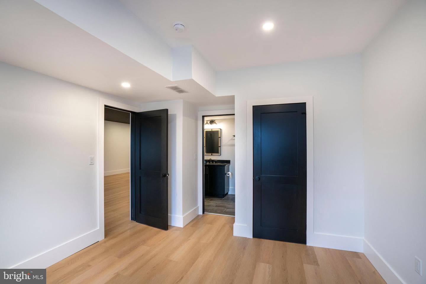 270 Claremont Avenue photo 81