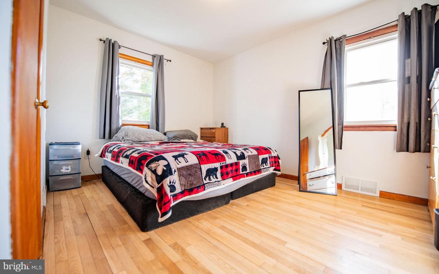 200 Serge Street photo 11