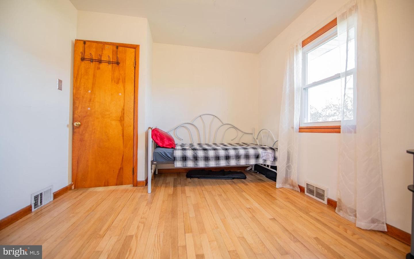 200 Serge Street photo 14