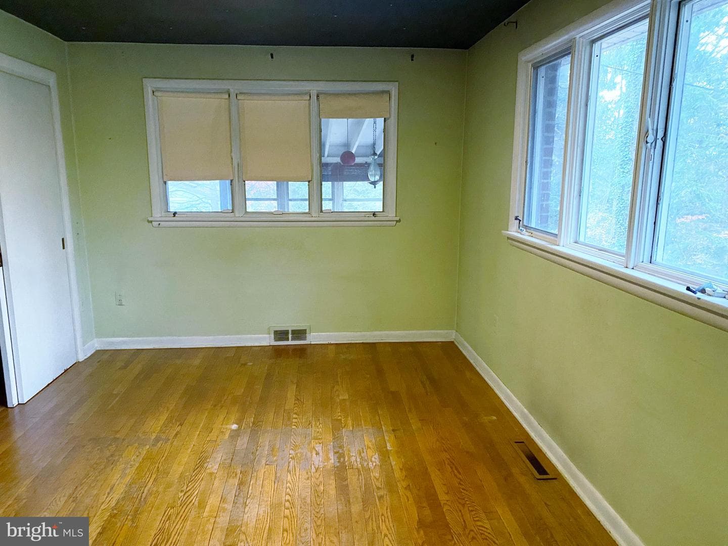 130 W Whitehall Road photo 18