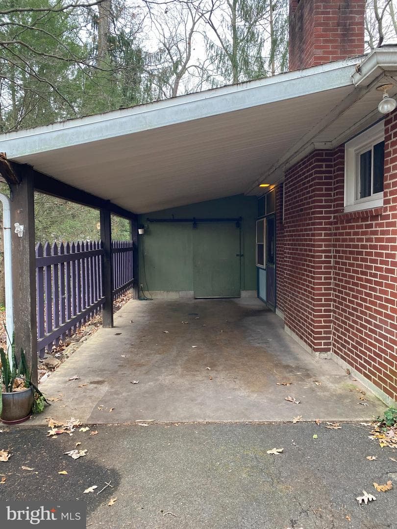 130 W Whitehall Road photo 2