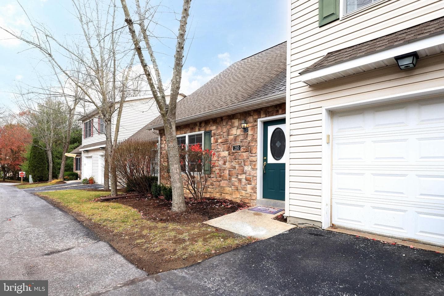 210 Amblewood Way photo 2
