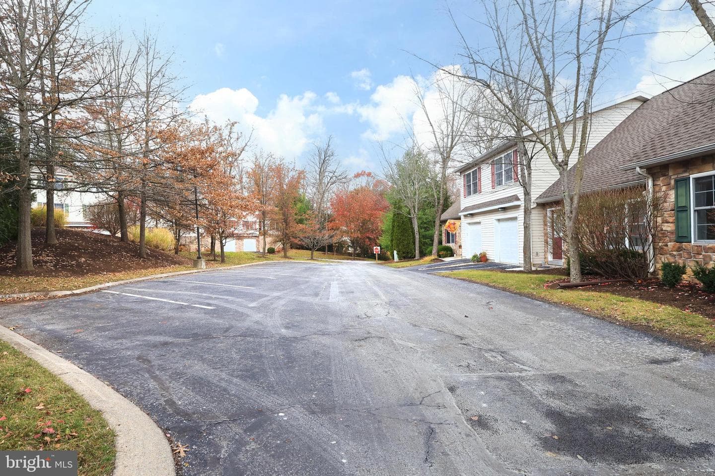 210 Amblewood Way photo 42