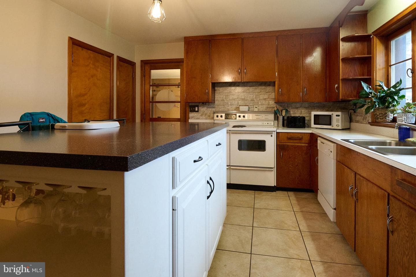 744 Runville Road photo 10