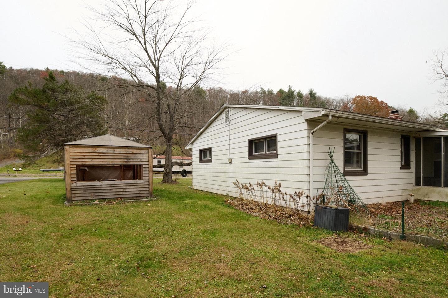 744 Runville Road photo 35