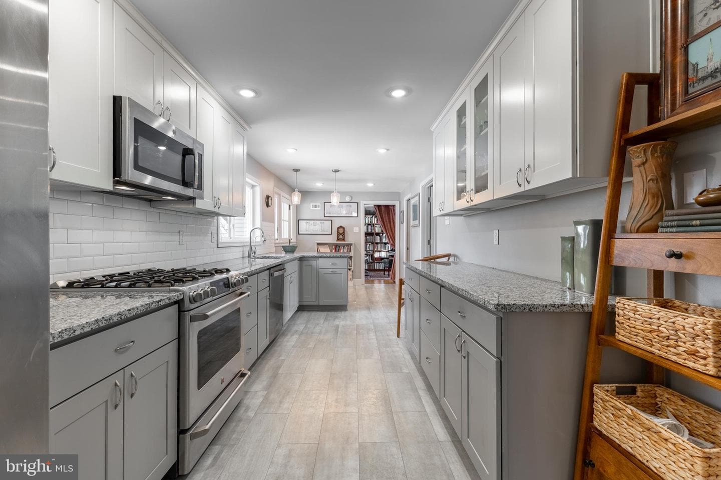 733 W Foster Avenue photo 13