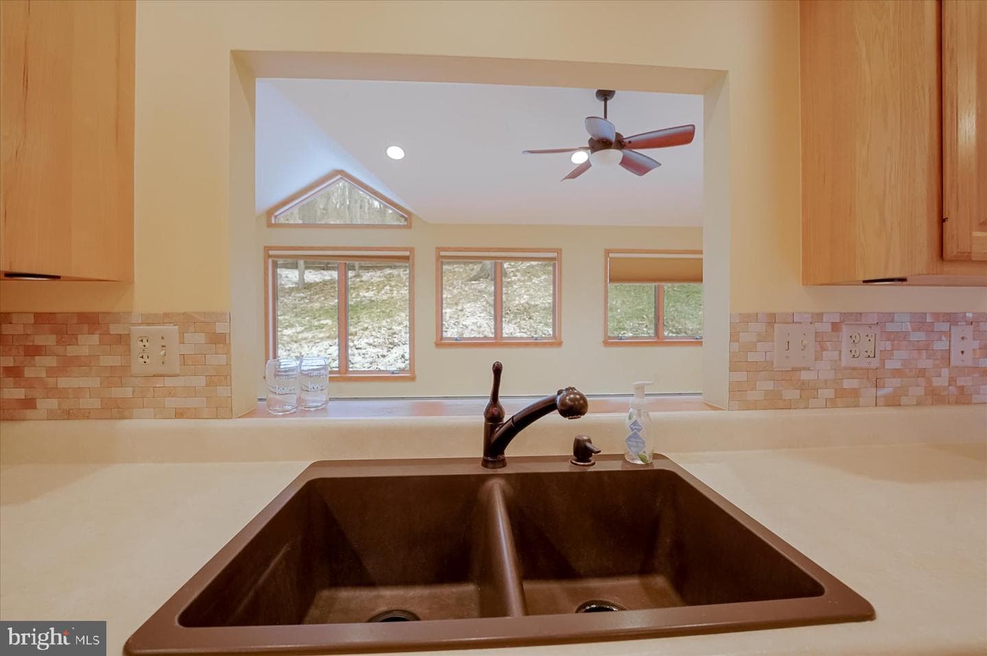 633 W Hillside Avenue photo 8