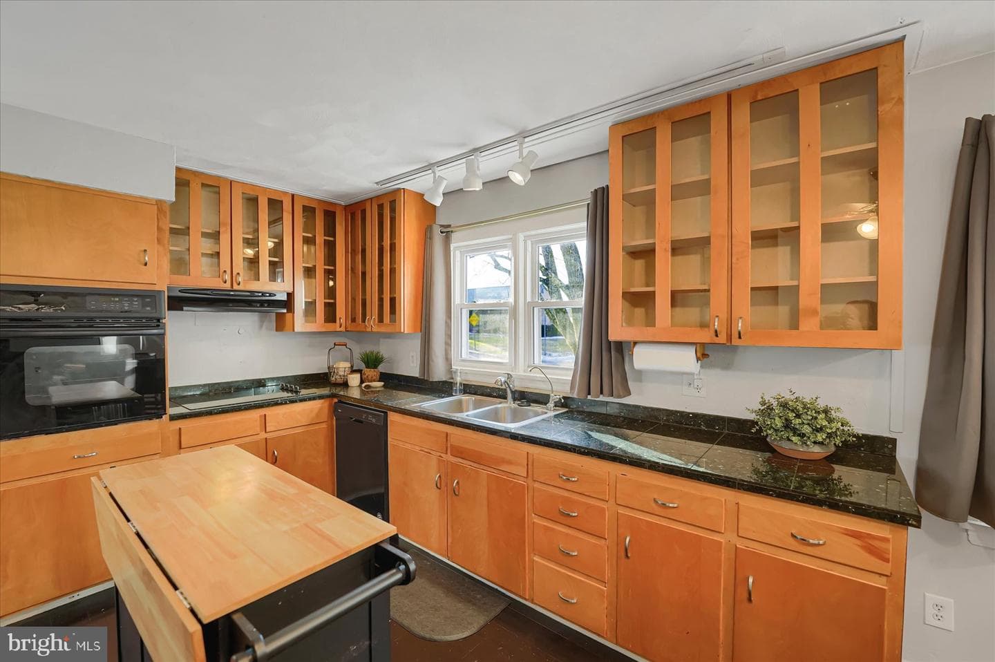 147 Sunset Avenue photo 8