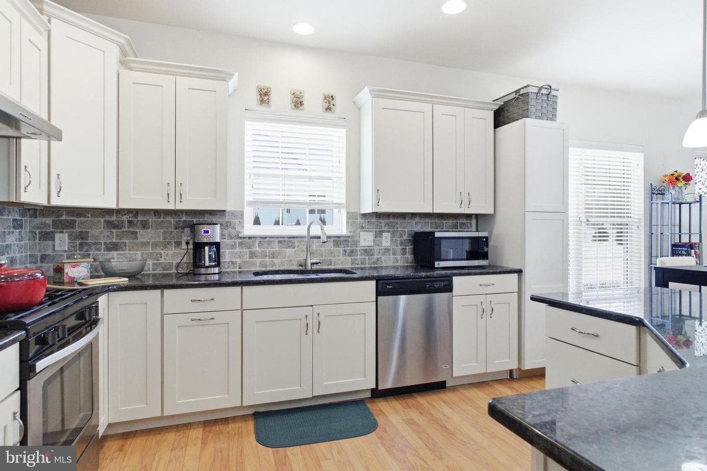 240 Aster Avenue photo 12