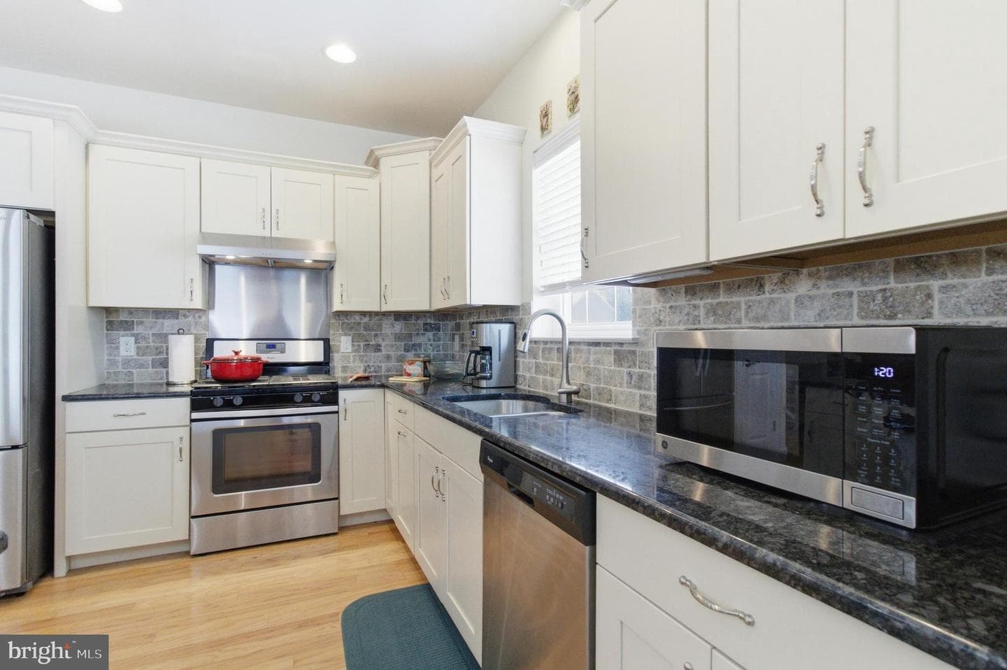 240 Aster Avenue photo 14