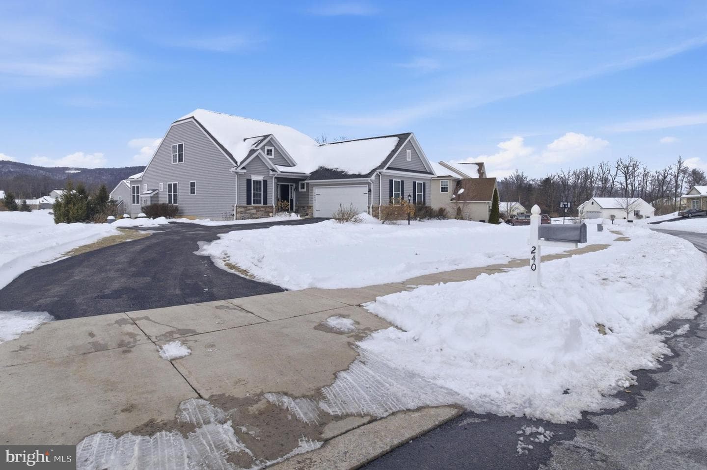 240 Aster Avenue photo 2