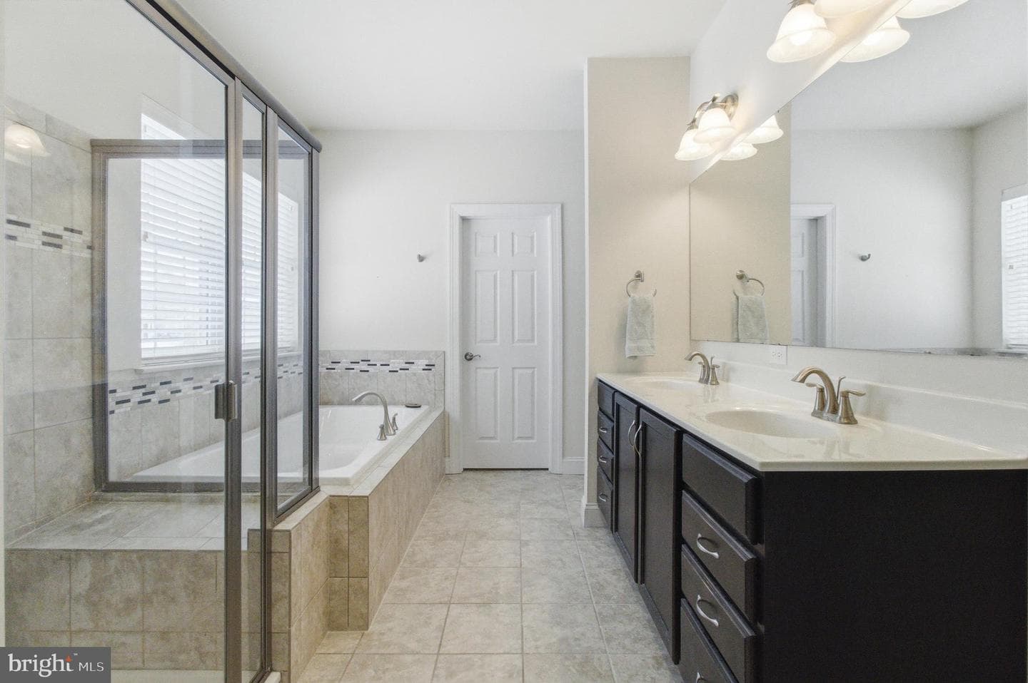 240 Aster Avenue photo 28