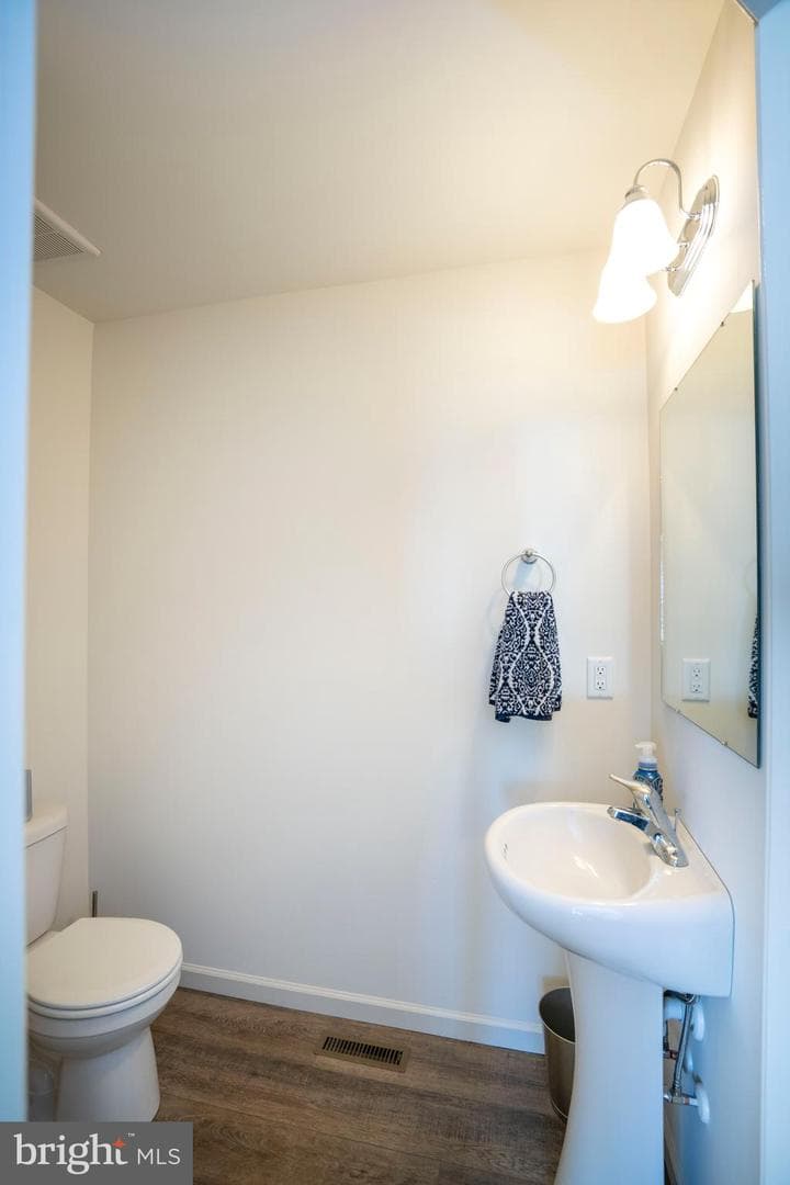 277 Isabella Circle photo 32
