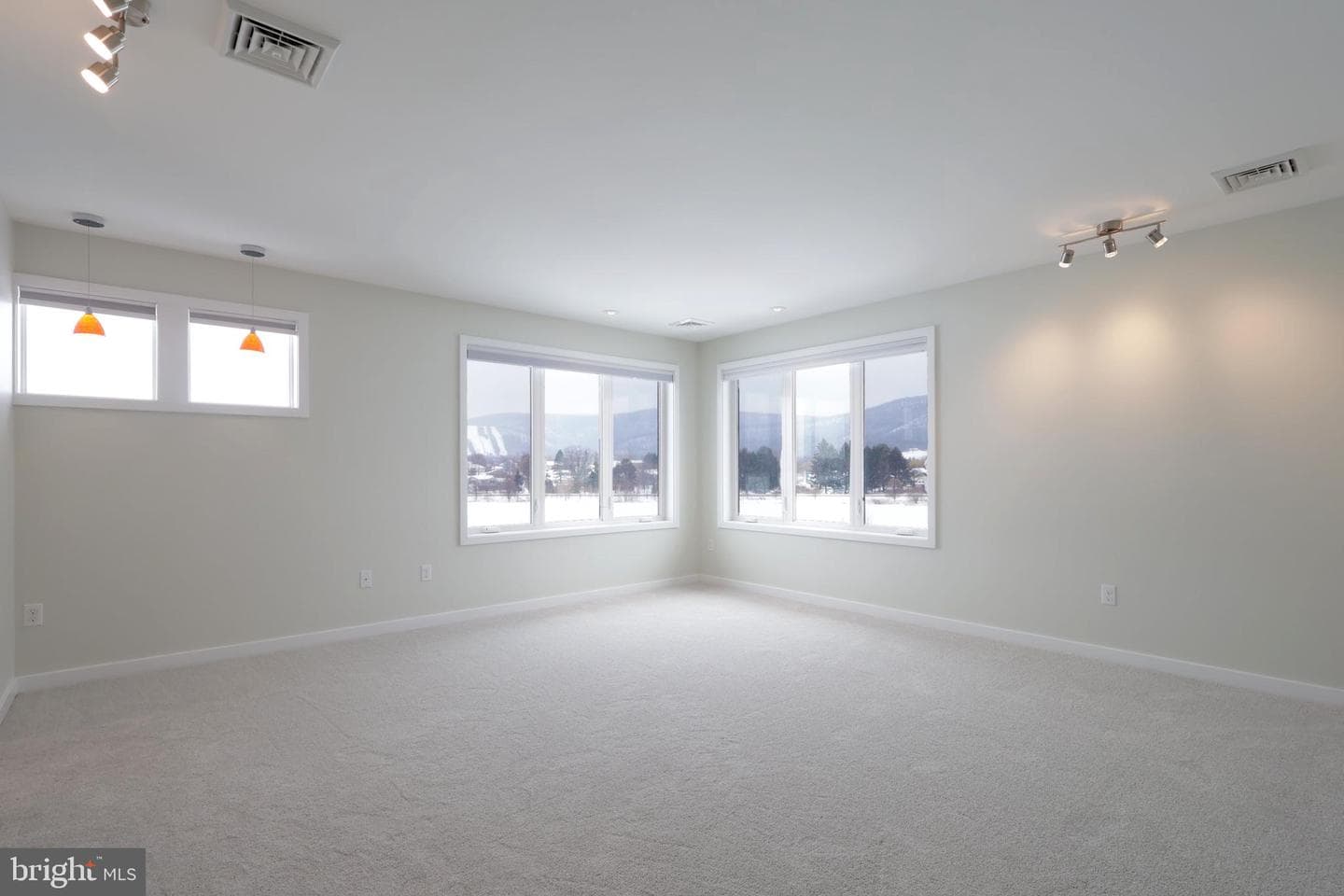 132 Derek Drive photo 24