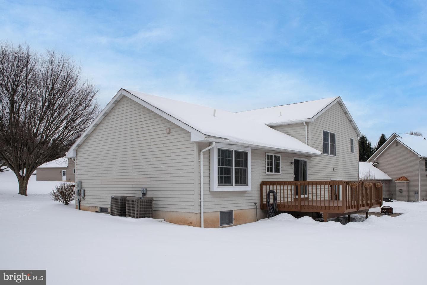 1469 Chaumont Avenue photo 2