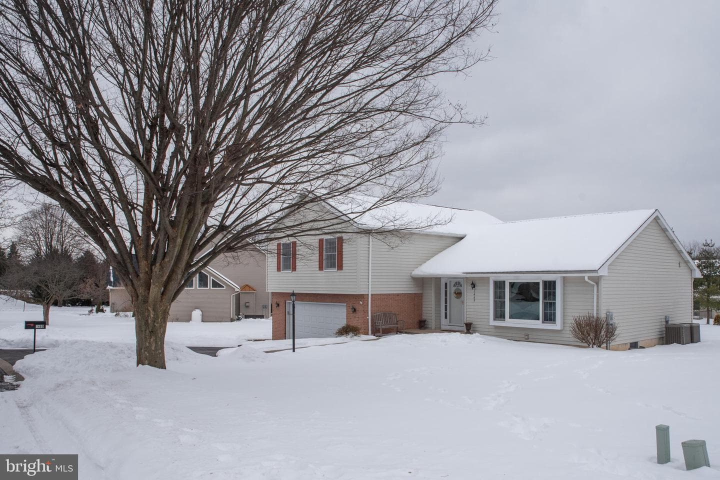 1469 Chaumont Avenue photo 43