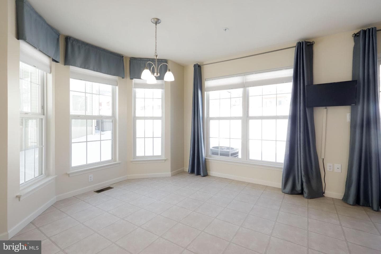 190 Kestrel Lane photo 9