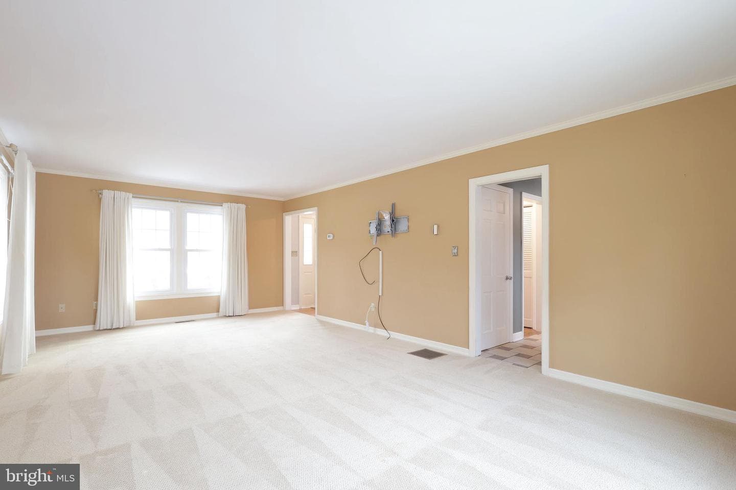 1027 Greenbriar Drive photo 10