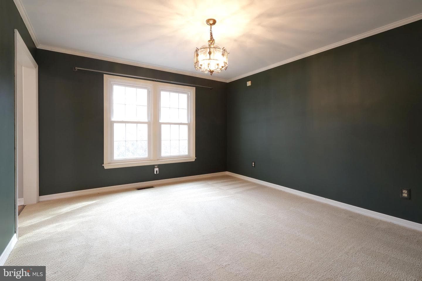 1027 Greenbriar Drive photo 24