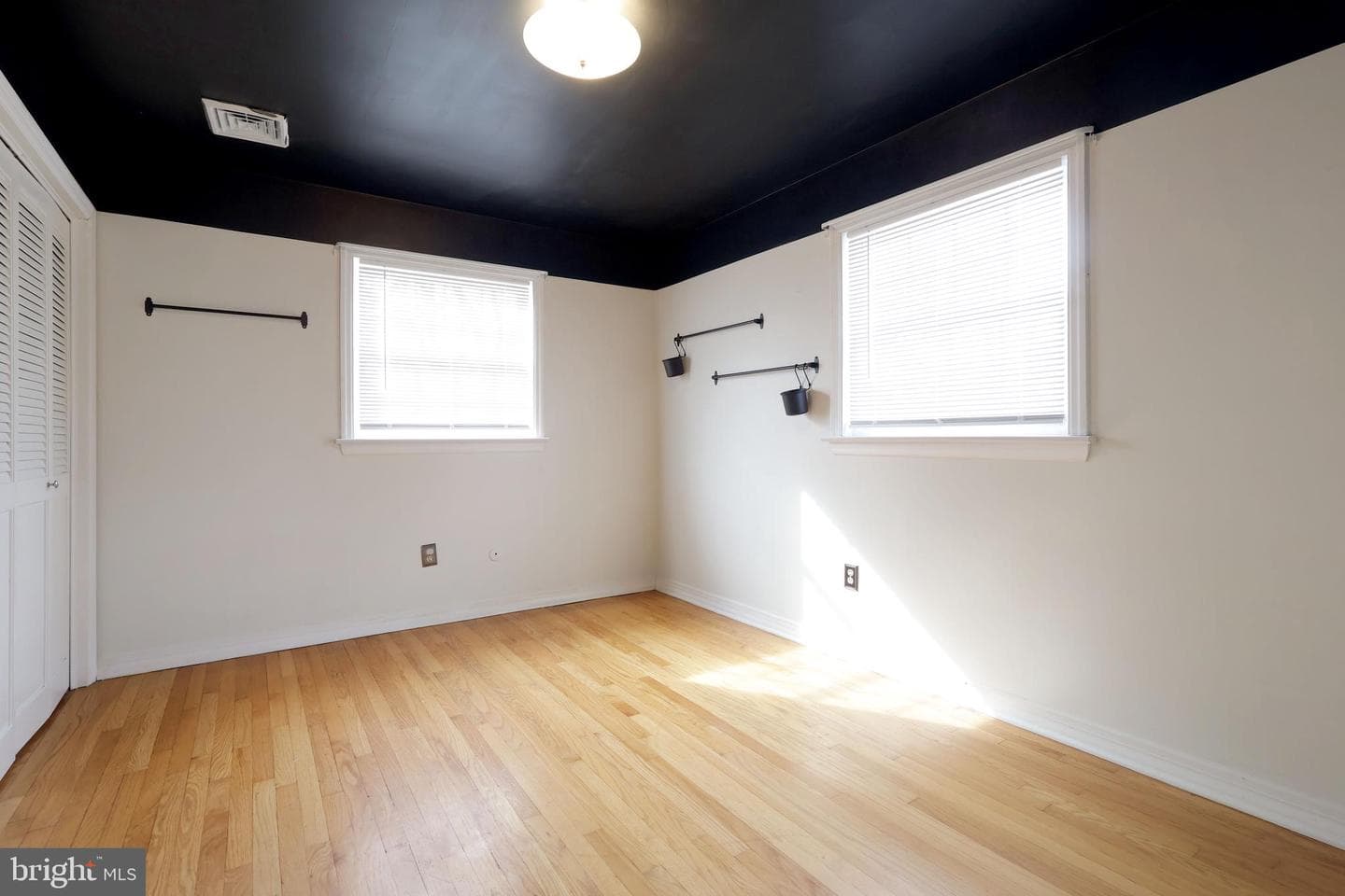 1027 Greenbriar Drive photo 31
