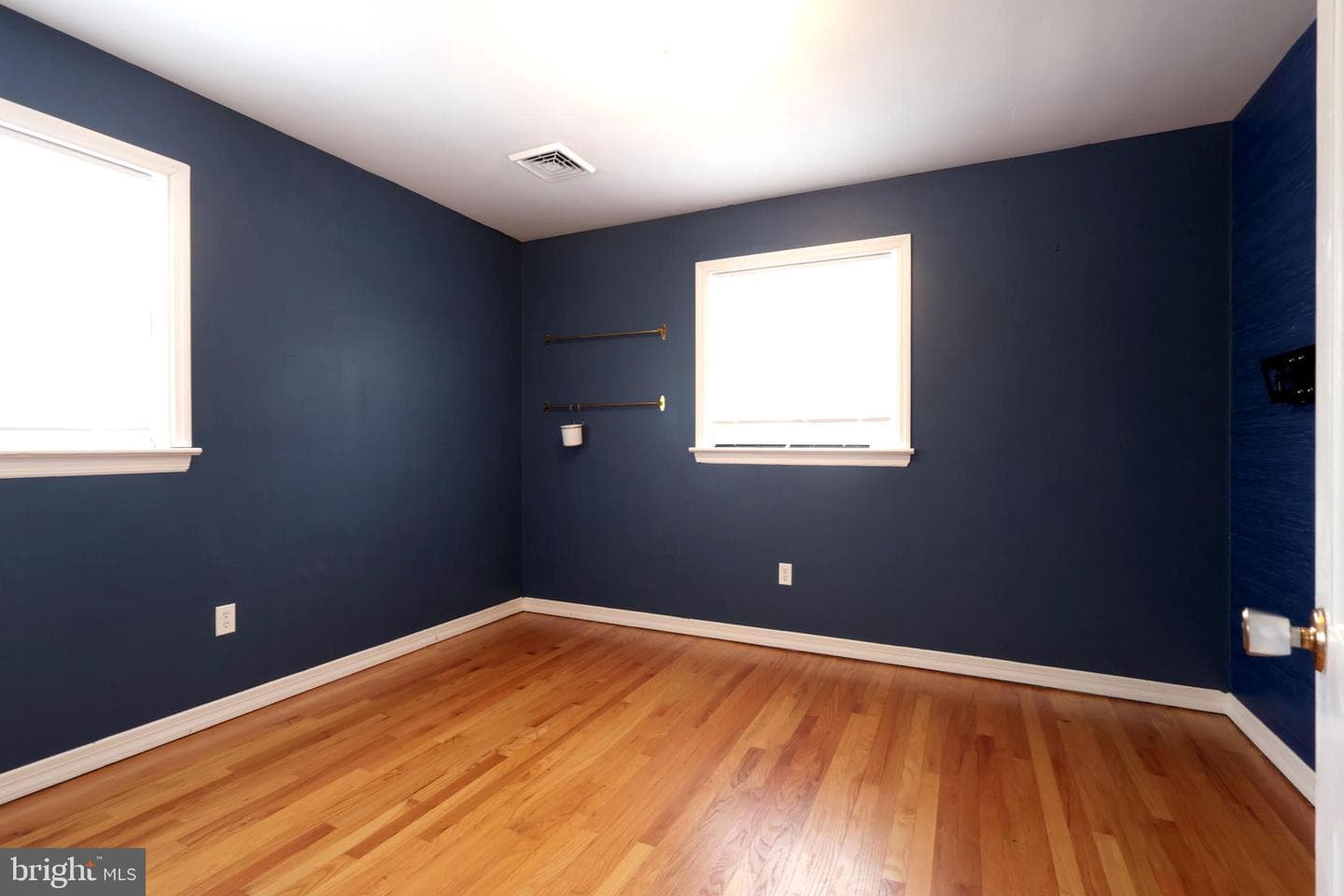 1027 Greenbriar Drive photo 35