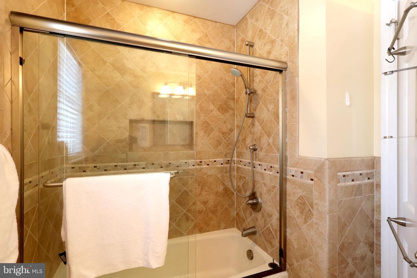 1027 Greenbriar Drive photo 38