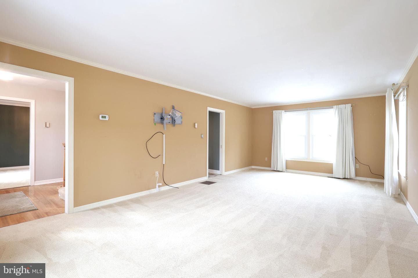 1027 Greenbriar Drive photo 8