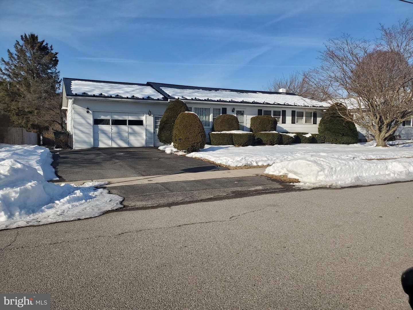 927 E High Street photo 1