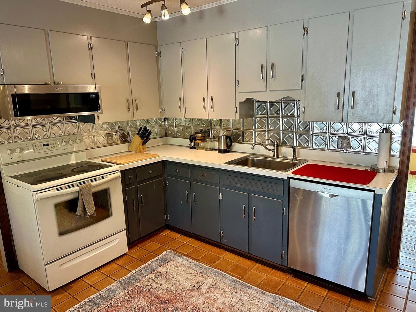 207 Canterbury Drive photo 2