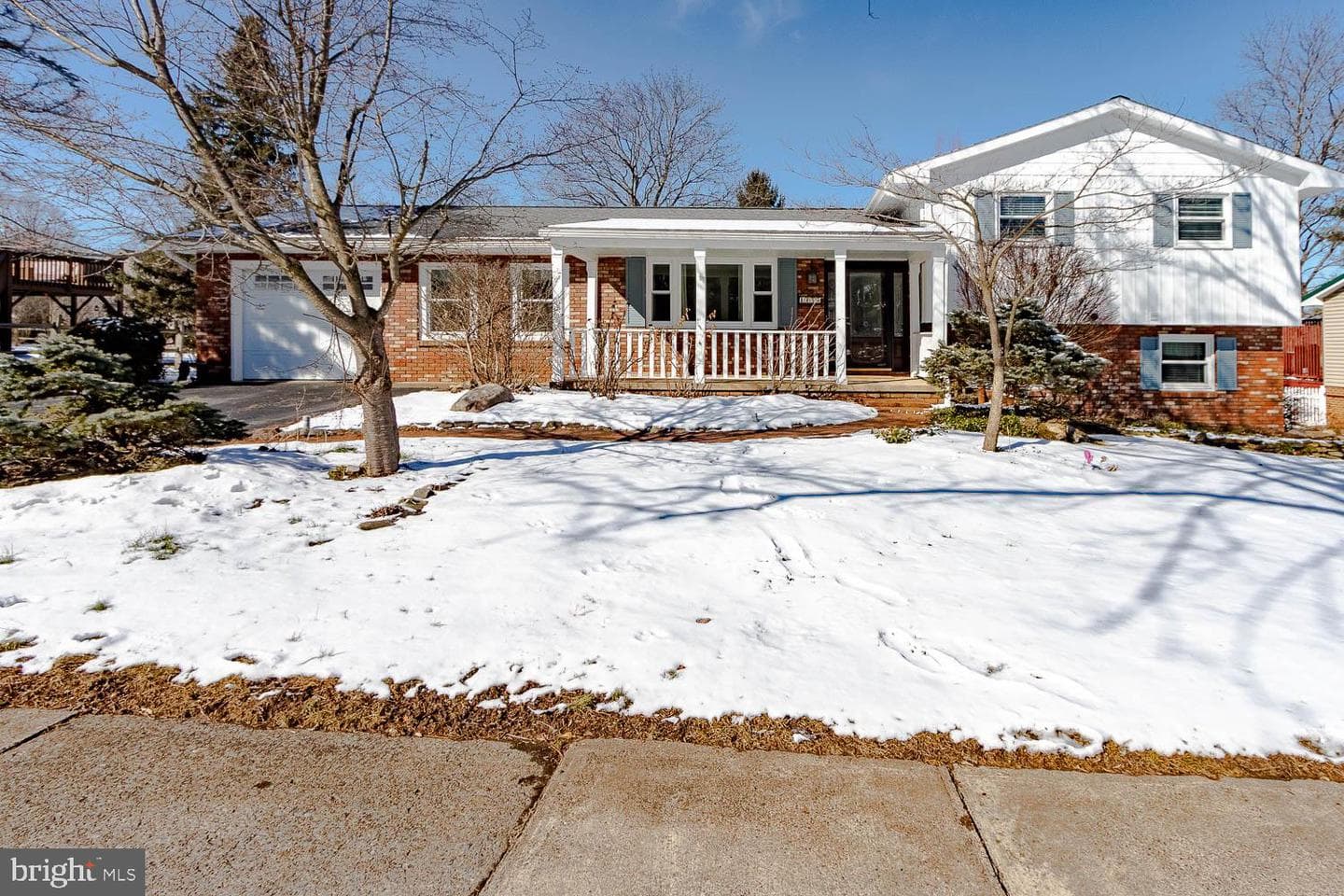 1096 Saxton Drive photo 1