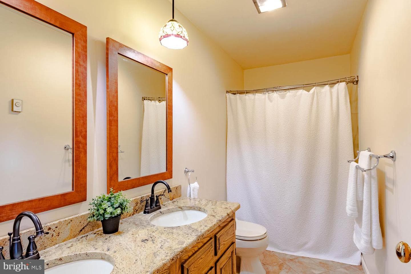 1096 Saxton Drive photo 17