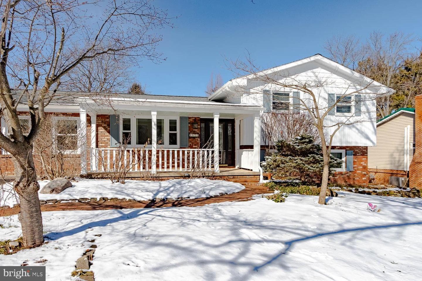 1096 Saxton Drive photo 2