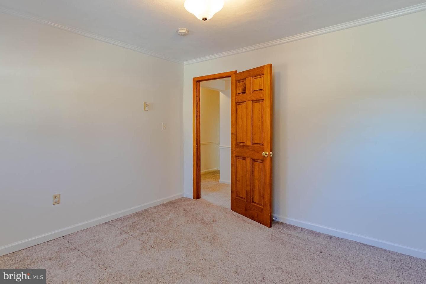 1096 Saxton Drive photo 23