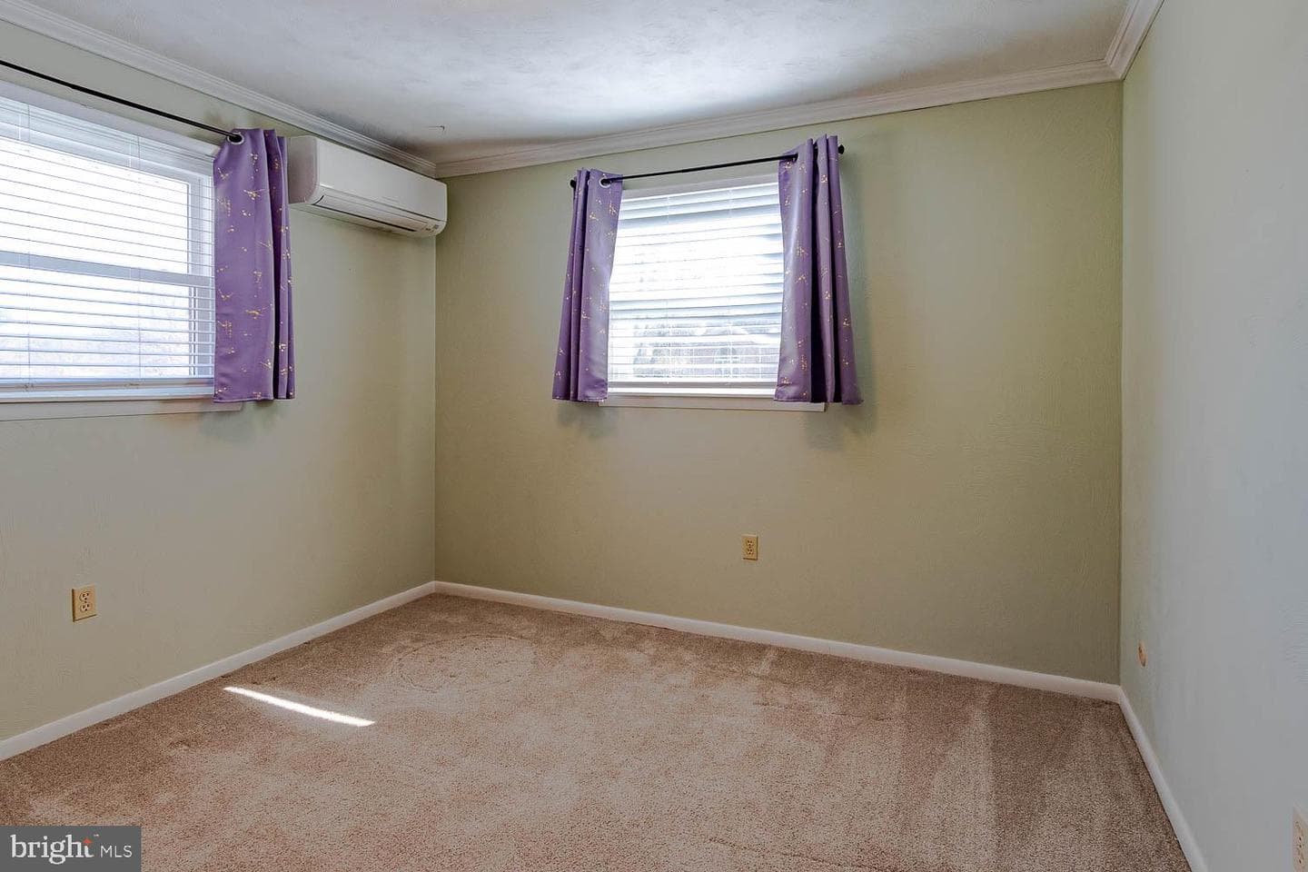 1096 Saxton Drive photo 24