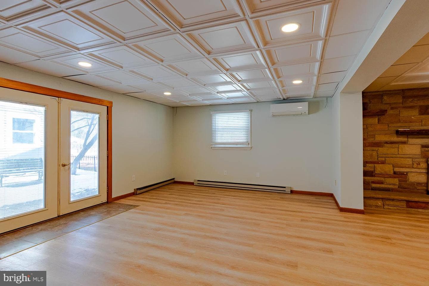 1096 Saxton Drive photo 32