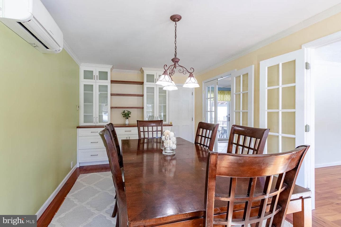 1096 Saxton Drive photo 8