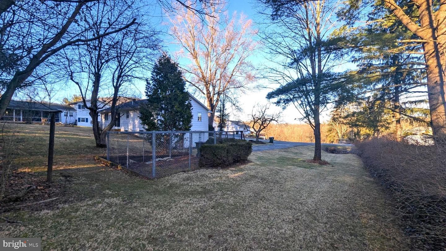 429 Simpson Street photo 10