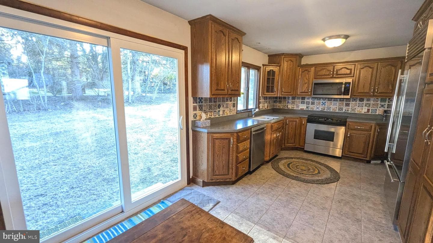 429 Simpson Street photo 13