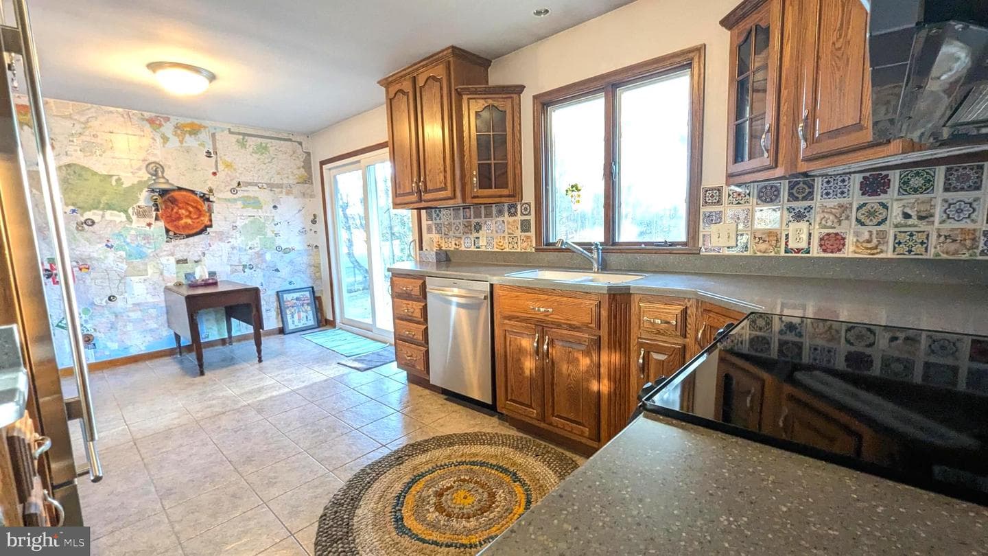 429 Simpson Street photo 14