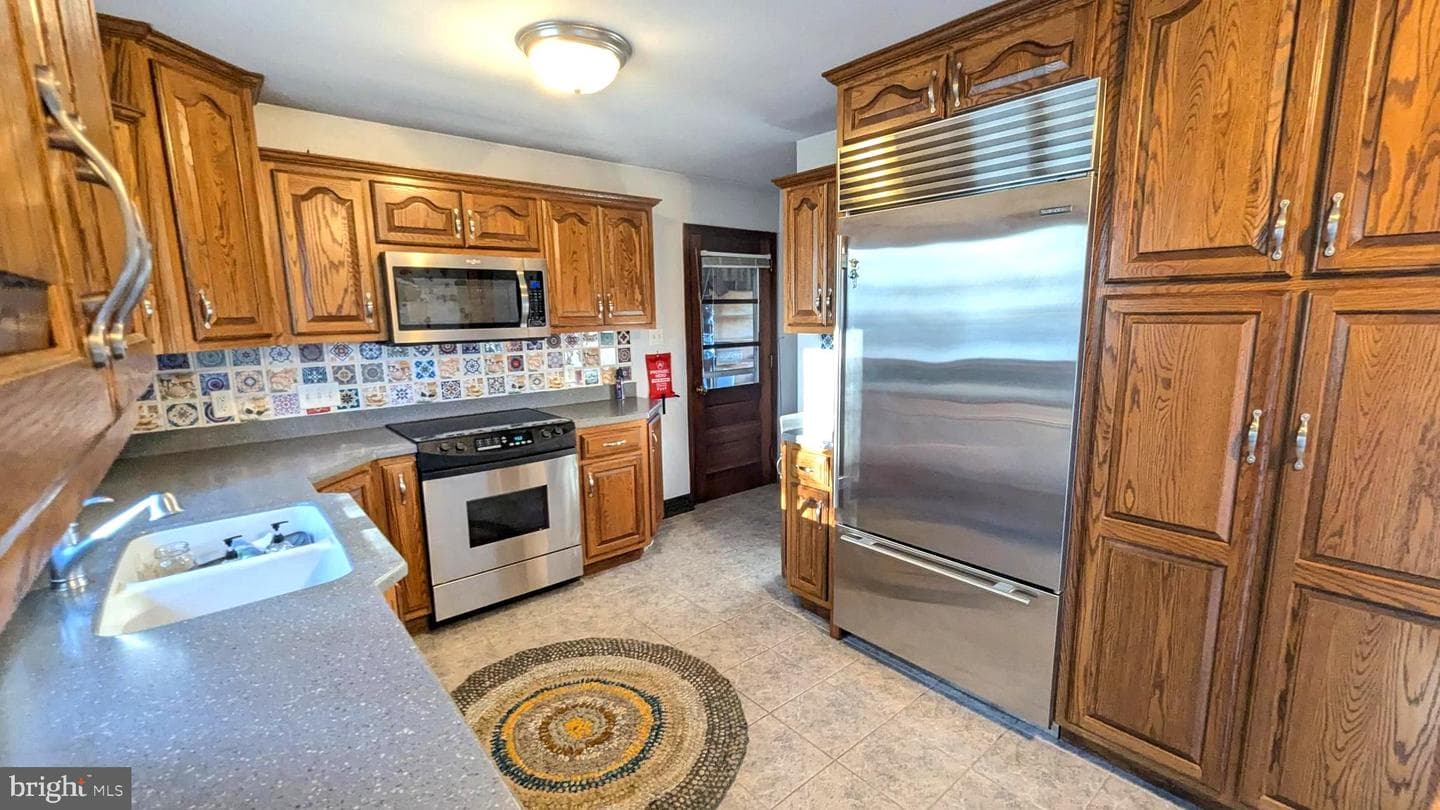 429 Simpson Street photo 15