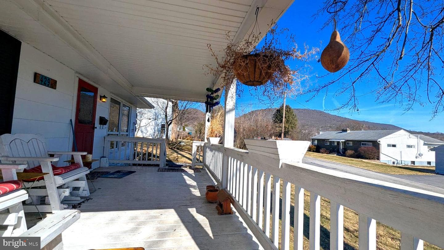 429 Simpson Street photo 5