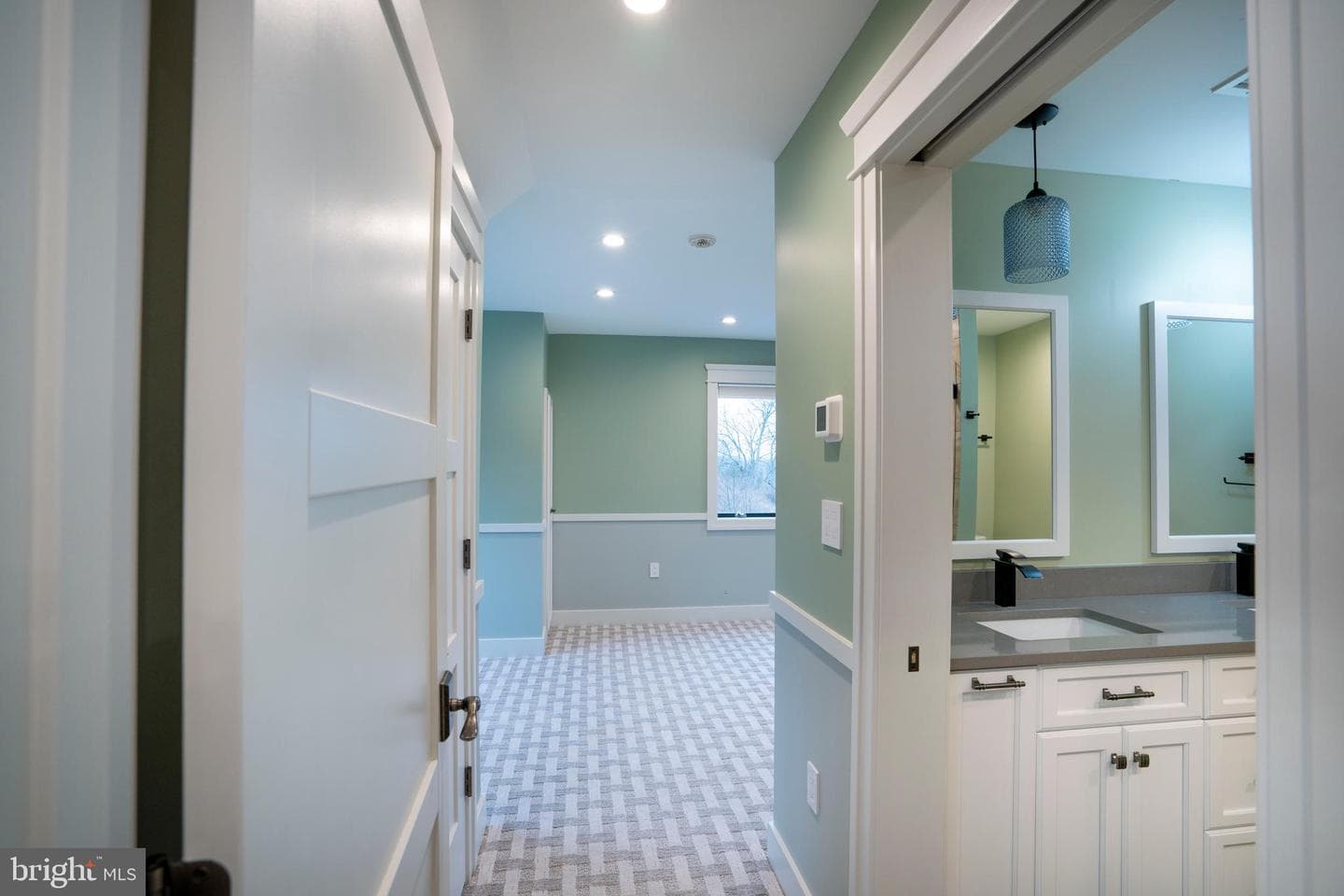 373 W Crestview Avenue photo 42