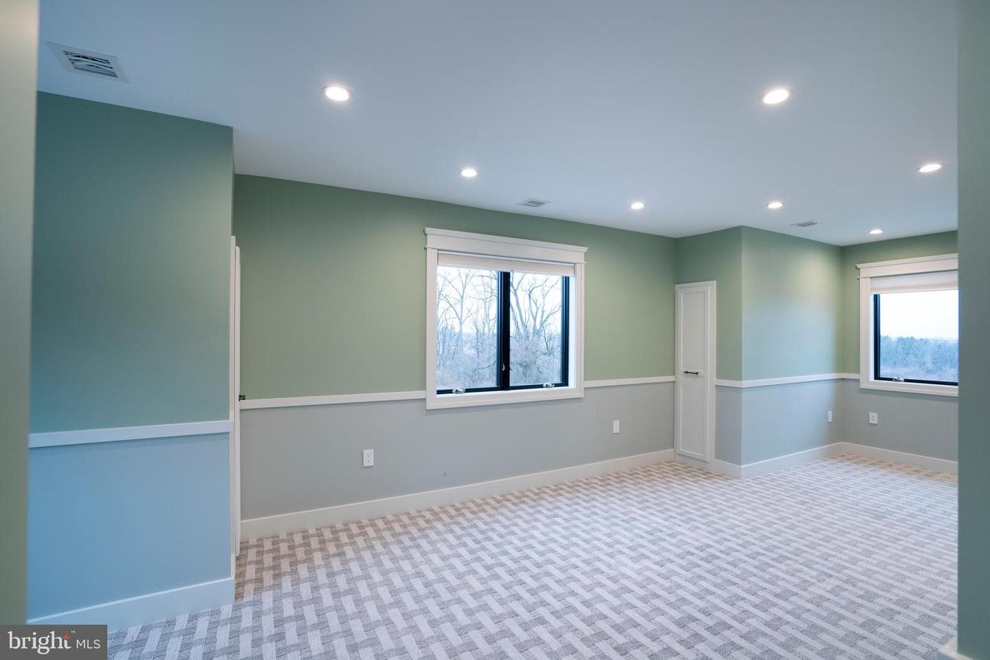373 W Crestview Avenue photo 44