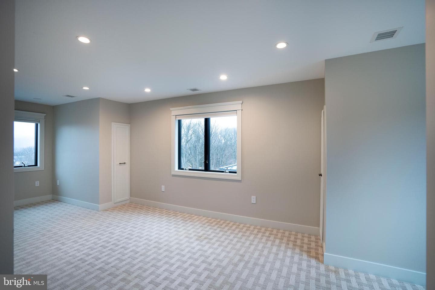 373 W Crestview Avenue photo 63