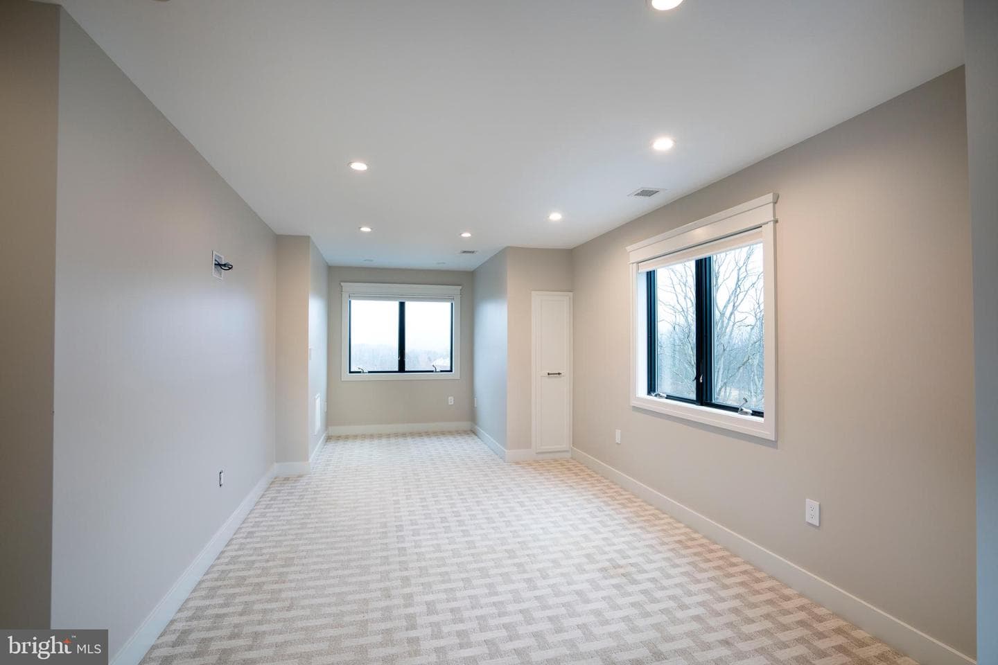 373 W Crestview Avenue photo 64