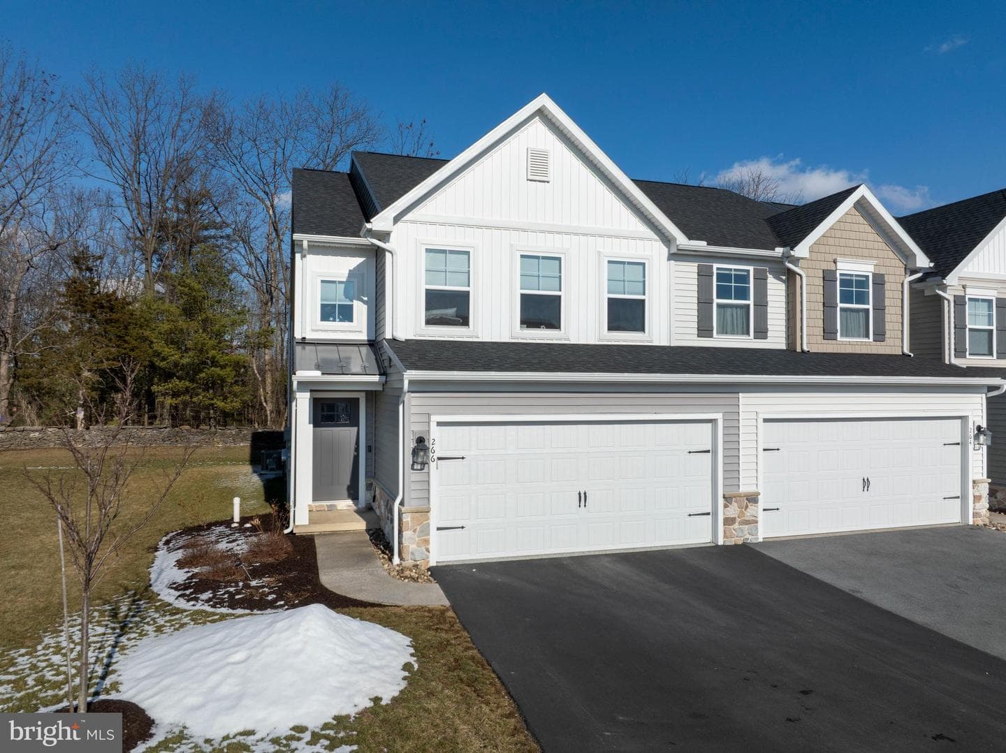 266 Isabella Circle photo 1