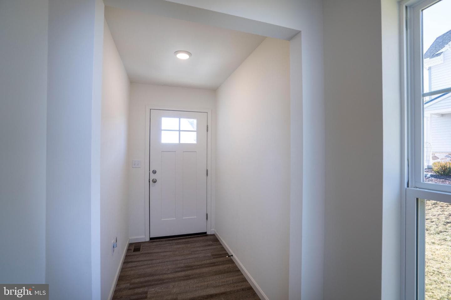 266 Isabella Circle photo 4
