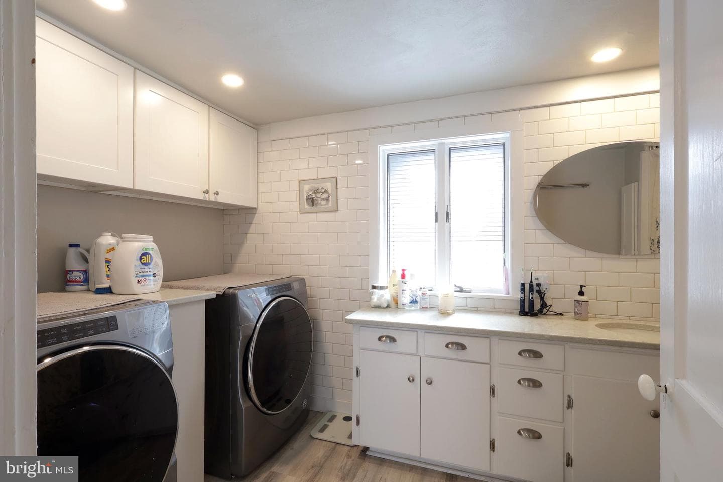 711 Blanchard Street photo 37