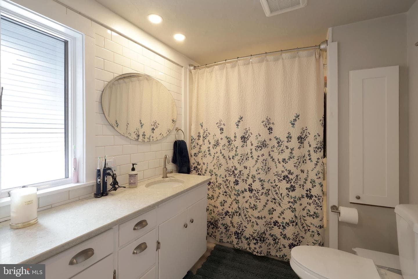 711 Blanchard Street photo 38